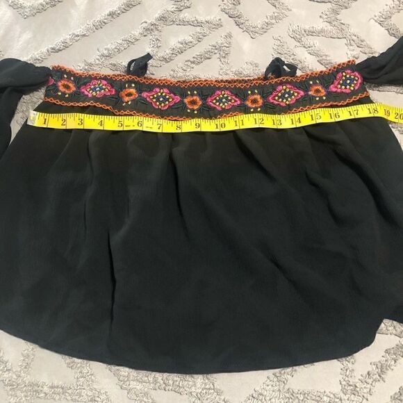 PAPER Crane off the shoulder crop top size S/M - Picture 8 of 12